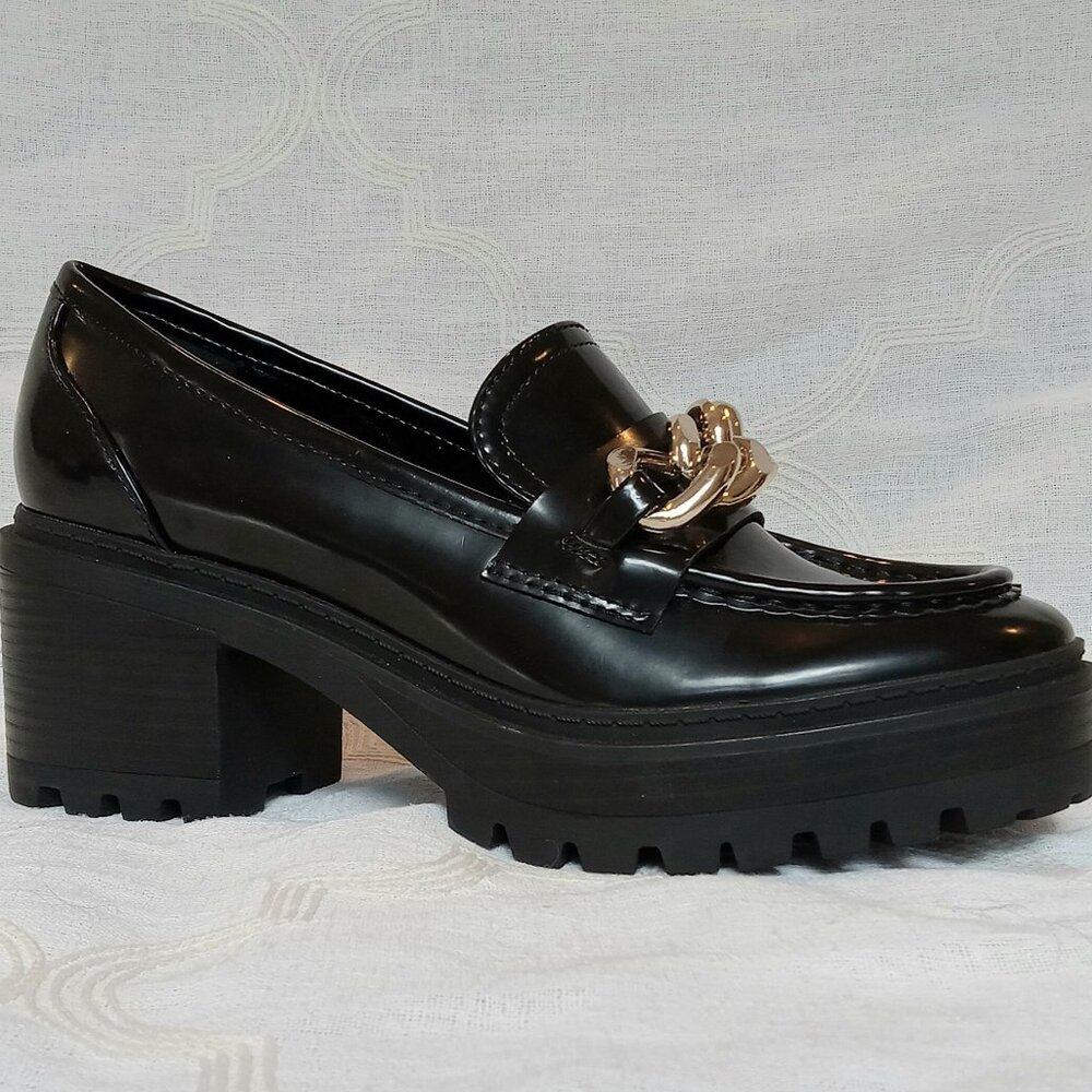 Mint condition, black Guess shoes, size 7 1/2